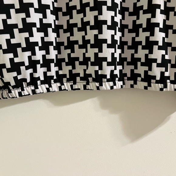 Black and white blouse in GUC - Picture 4 of 5